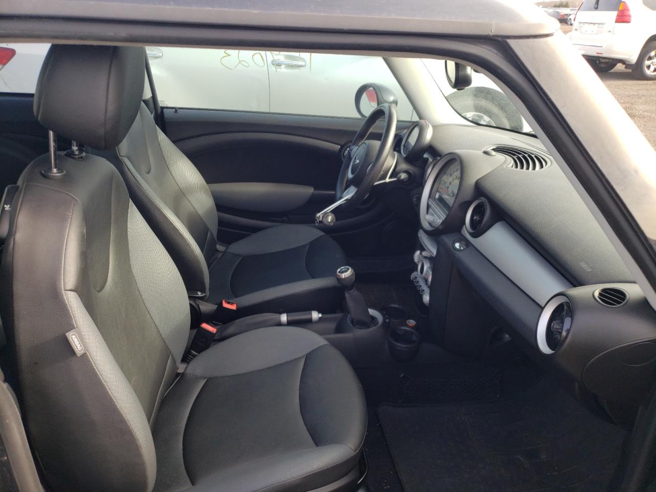 Photo 5 from auction – 2009 MINI COOPER with VIN WMWMF33539TU71786
