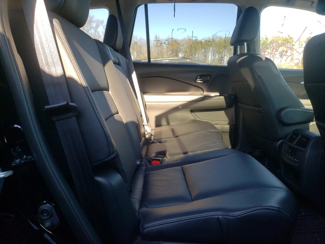 Photo 6 from auction – 2016 HONDA PILOT EXL with VIN 5FNYF6H50GB027716