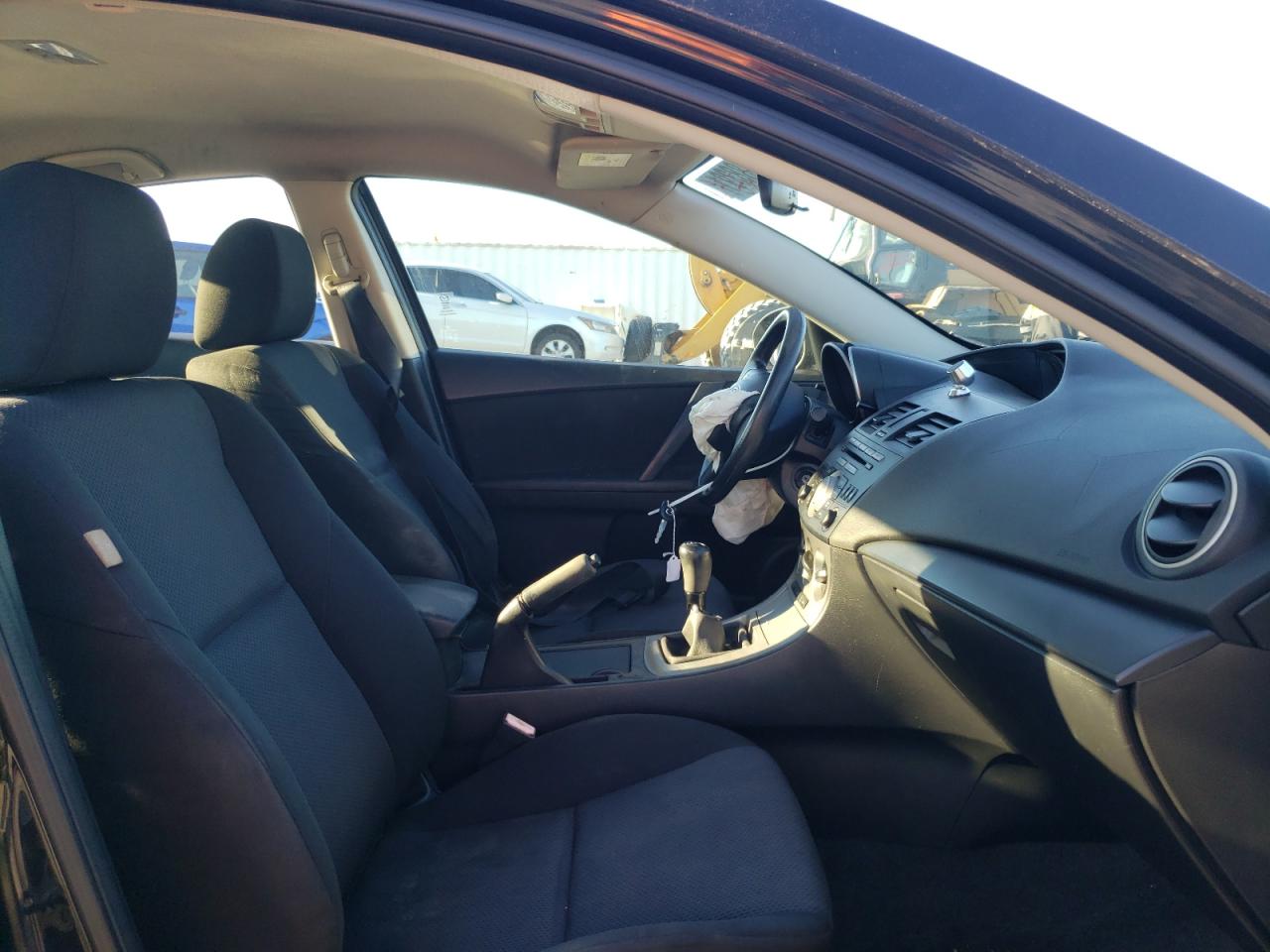 Photo 5 from auction – 2011 MAZDA 3 I with VIN JM1BL1UF6B1415129