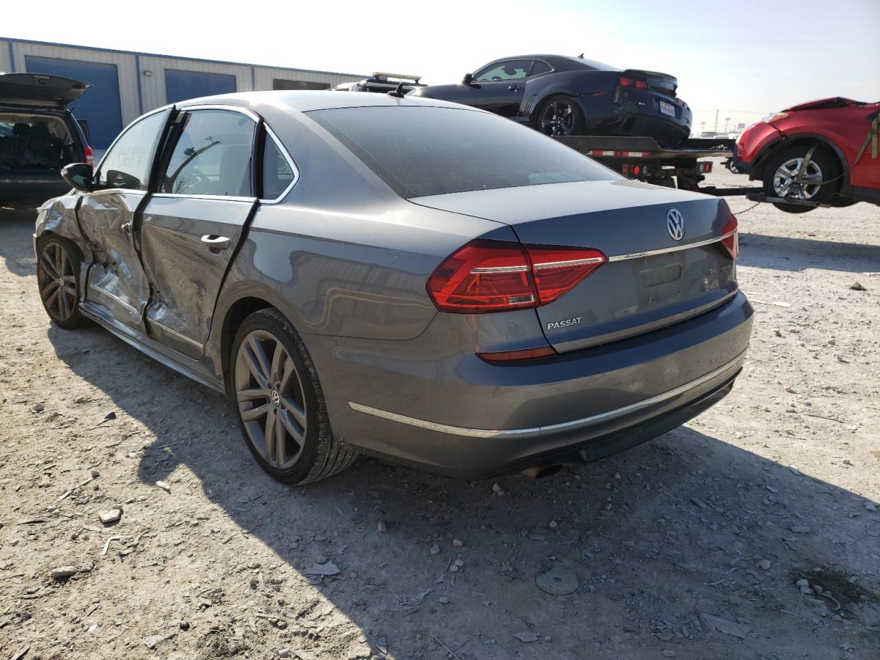 Photo 3 from auction – 2016 VOLKSWAGEN PASSAT with VIN 1VWAT7A36GC030316