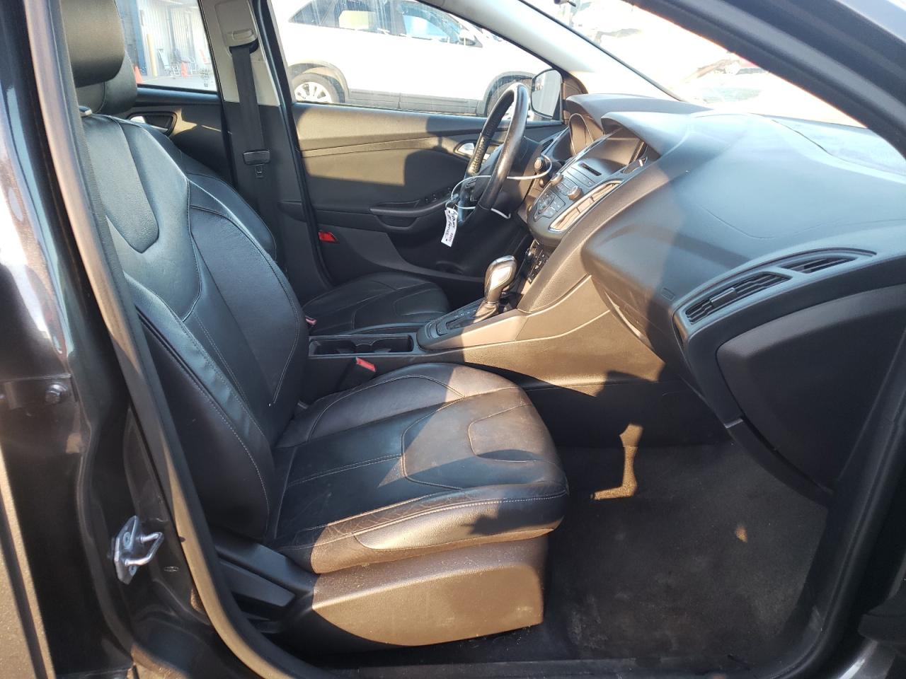 Photo 5 from auction – 2015 FORD FOCUS SE with VIN 1FADP3F27FL297871