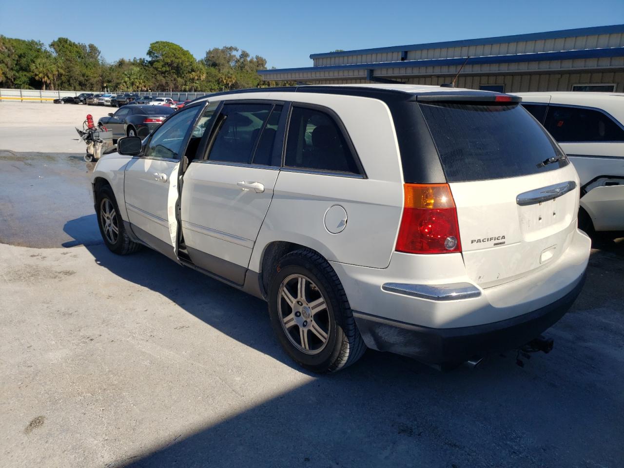 Photo 3 from auction – 2007 CHRYSLER PACIFICA T with VIN 2A8GF68XX7R326642