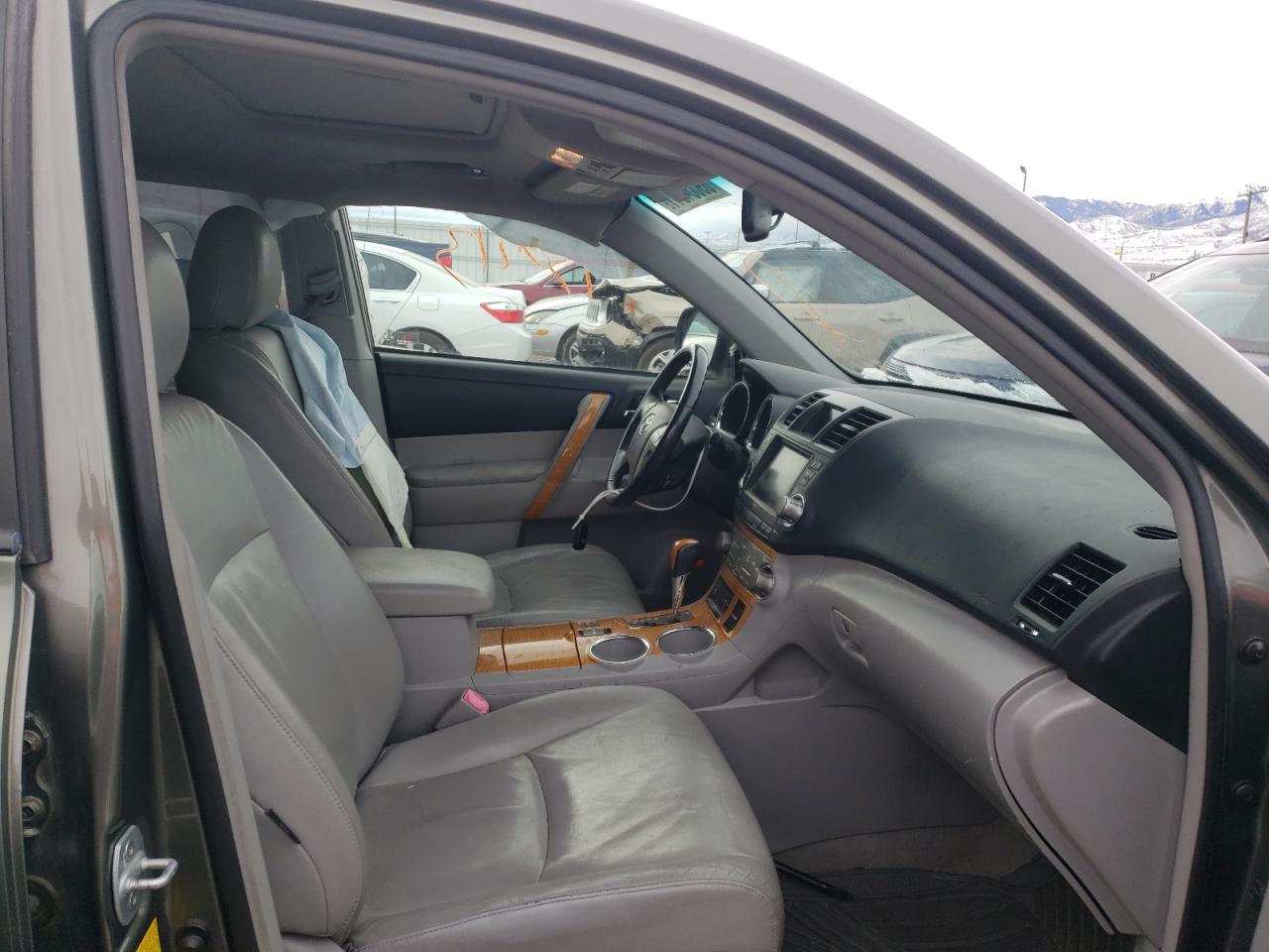Photo 5 from auction – 2009 TOYOTA HIGHLANDER with VIN JTEEW44A292028572