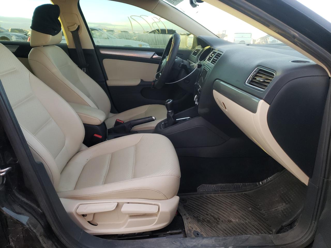 Photo 5 from auction – 2017 VOLKSWAGEN JETTA SE with VIN 3VWB67AJ6HM332943