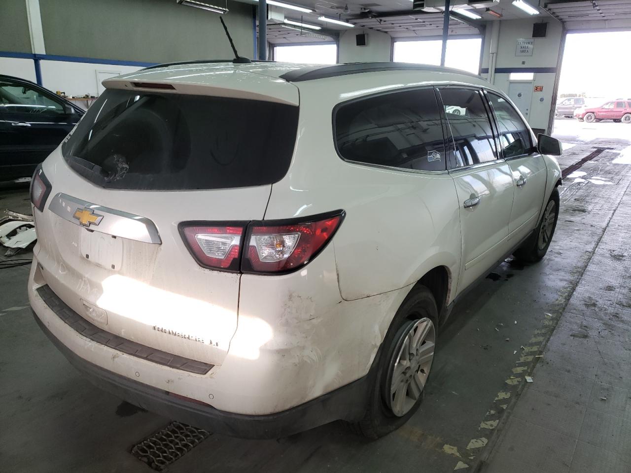 Photo 4 from auction – 2014 CHEVROLET TRAVERSE L with VIN 1GNKVHKD0EJ226167