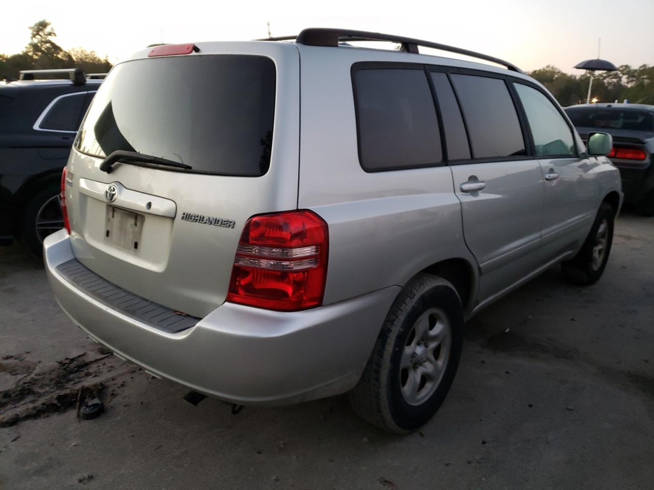 Photo 4 from auction – 2003 TOYOTA HIGHLANDER with VIN JTEGD21A130068572