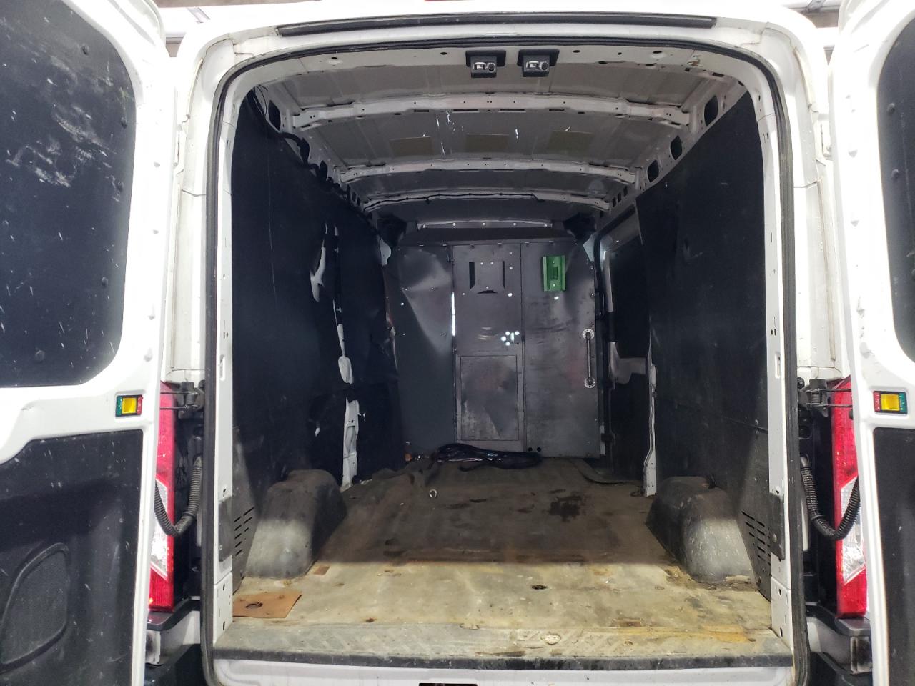 Photo 6 from auction – 2016 FORD TRANSIT T- with VIN 1FTBW2CG3GKA28496