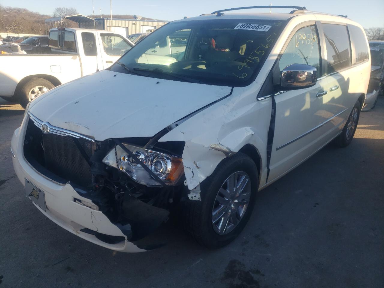 Photo 2 from auction – 2010 CHRYSLER TOWN & COU with VIN 2A4RR6DXXAR143014