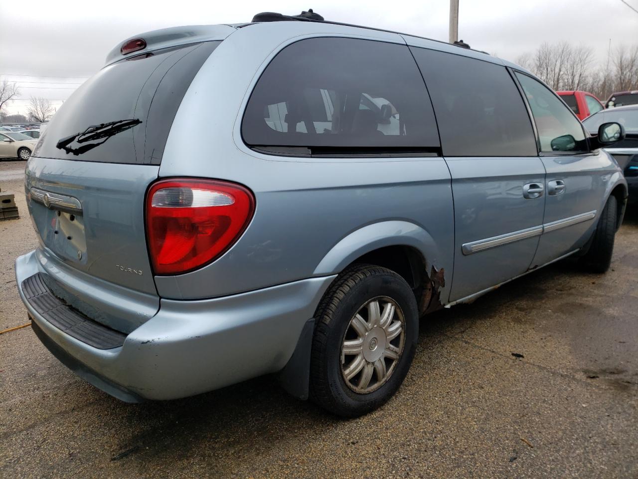 Photo 4 from auction – 2005 CHRYSLER TOWN & COU with VIN 2C4GP54L45R237325