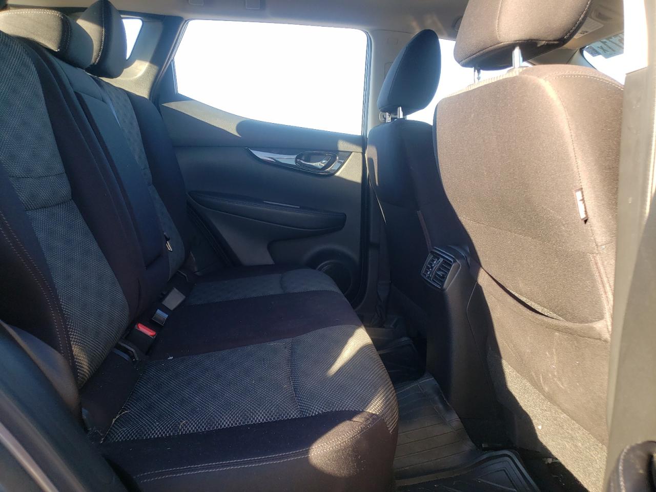Photo 6 from auction – 2018 NISSAN ROGUE with VIN JN1BJ1CP3JW151498