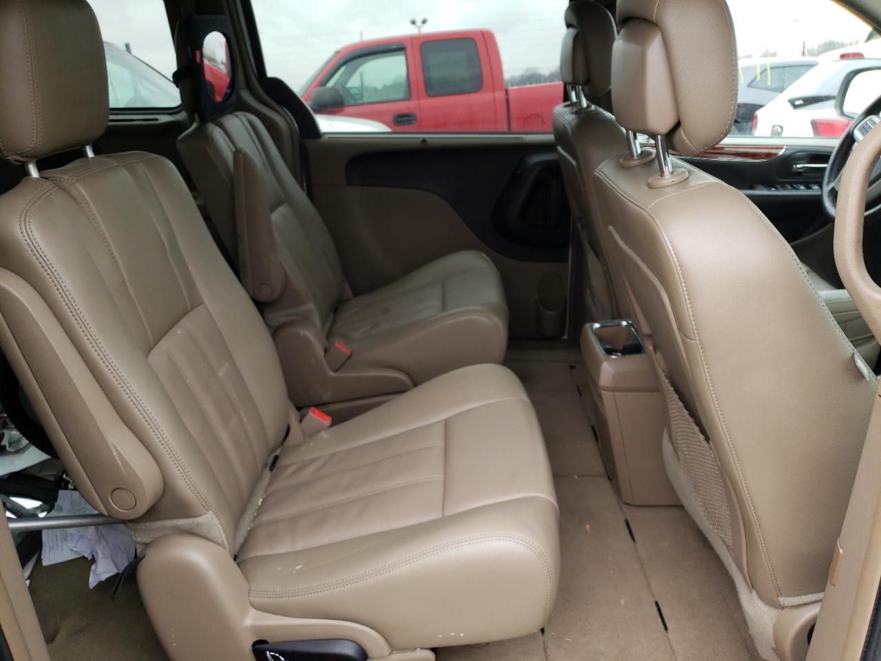 Photo 6 from auction – 2014 CHRYSLER TOWN & COU with VIN 2C4RC1BG4ER464033