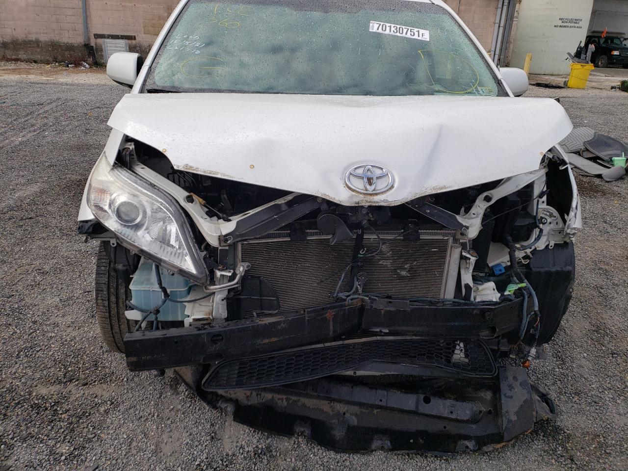 Photo 9 from auction – 2011 TOYOTA SIENNA XLE with VIN 5TDDK3DC8BS016903