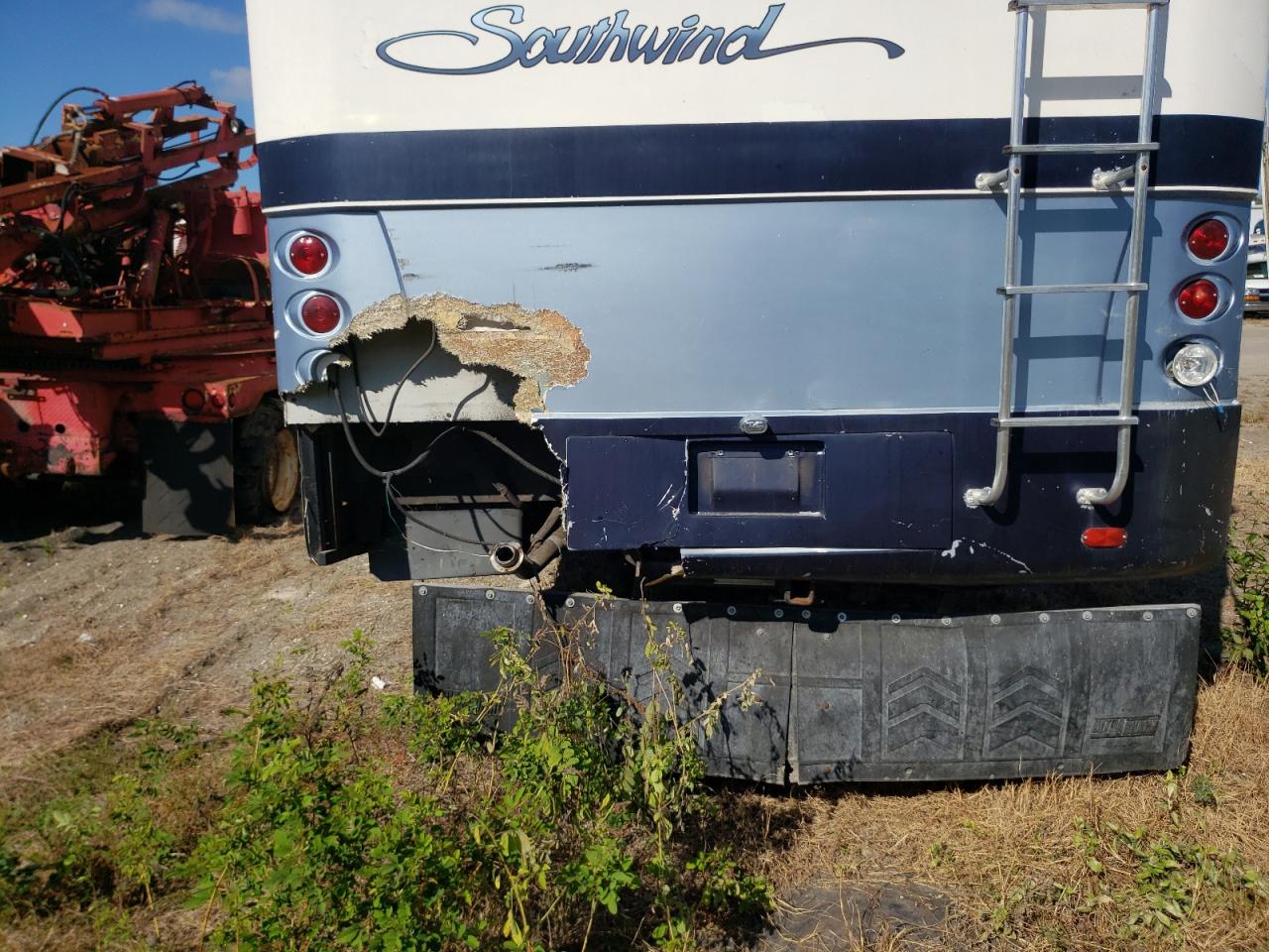 Photo 9 from auction – 2002 FLEE RV with VIN 5B4MP67G723338425