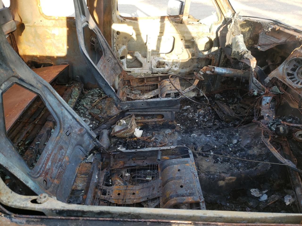 Photo 5 from auction – 1984 FORD F150 with VIN 1FTEX15H2EKA98577