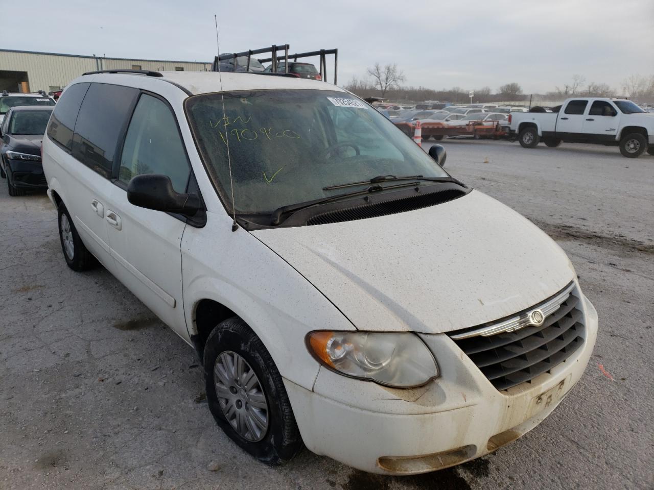 CHRYSLER TOWN & COU 2007 with VIN 2A4GP44R87R190960 - Photo from auction