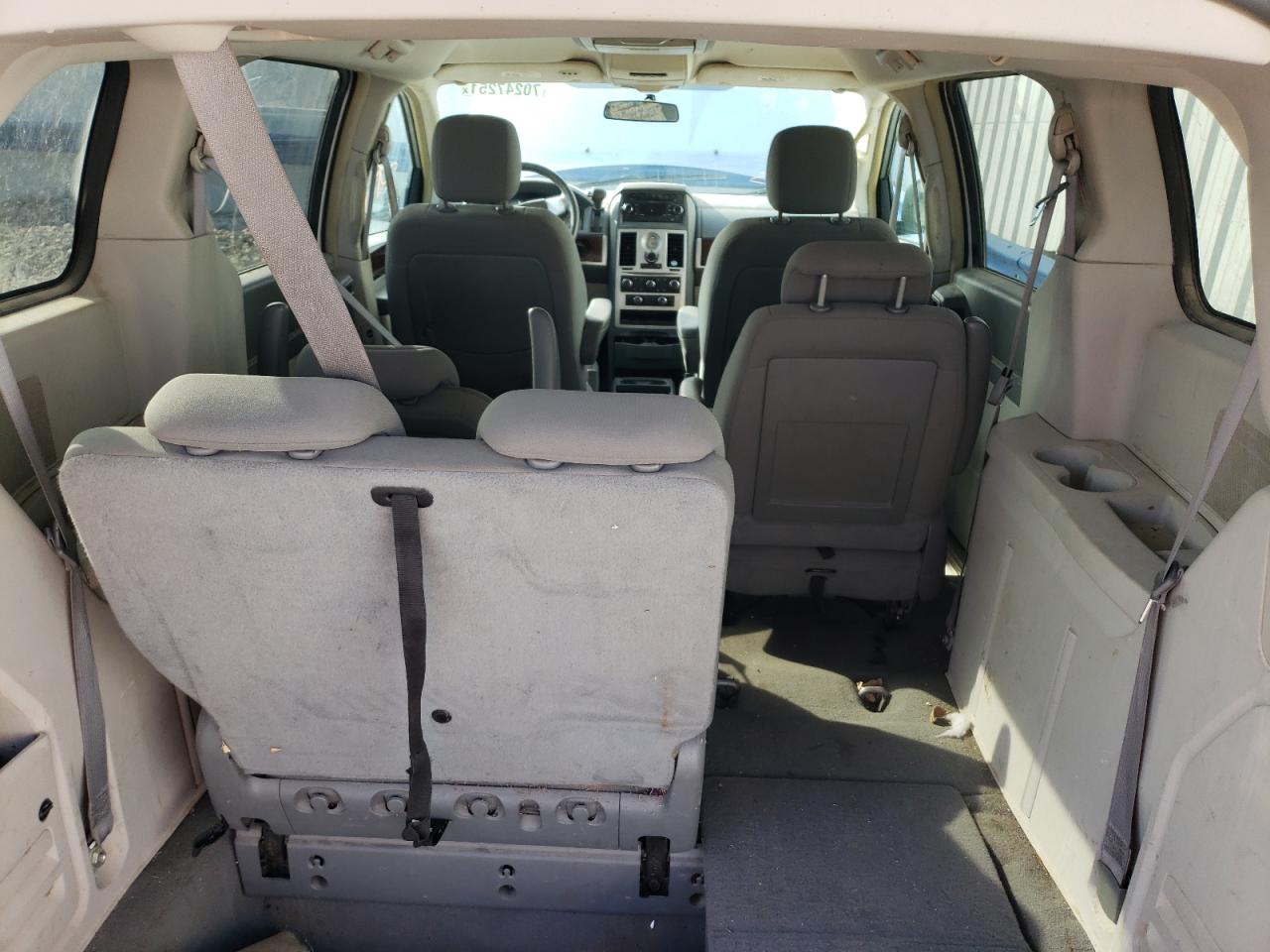 Photo 6 from auction – 2010 CHRYSLER TOWN & COU with VIN 2A4RR5D14AR102819