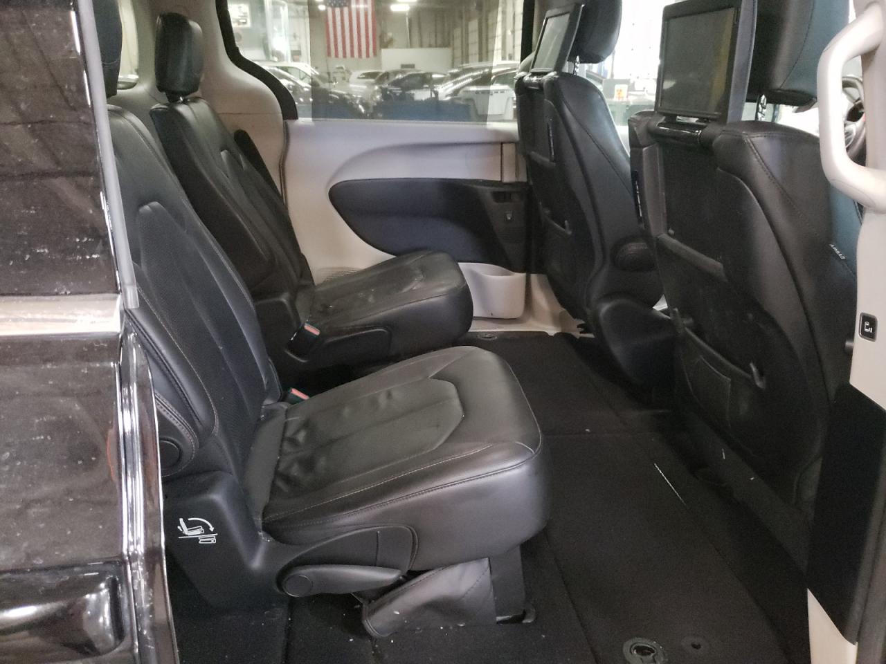 Photo 6 from auction – 2017 CHRYSLER PACIFICA T with VIN 2C4RC1EG6HR622761