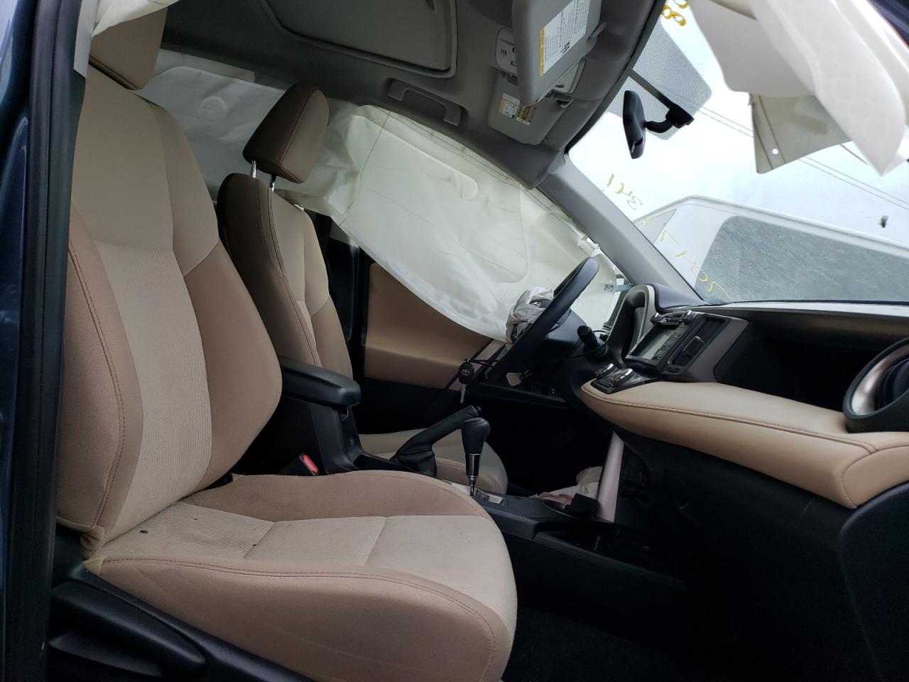 Photo 5 from auction – 2014 TOYOTA RAV4 XLE with VIN JTMRFREV4ED088324