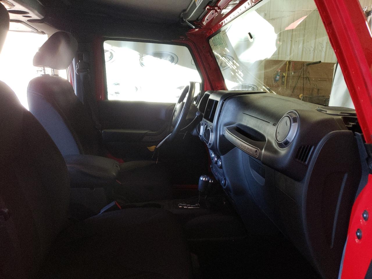 Photo 5 from auction – 2015 JEEP WRANGLER U with VIN 1C4BJWDGXFL606204
