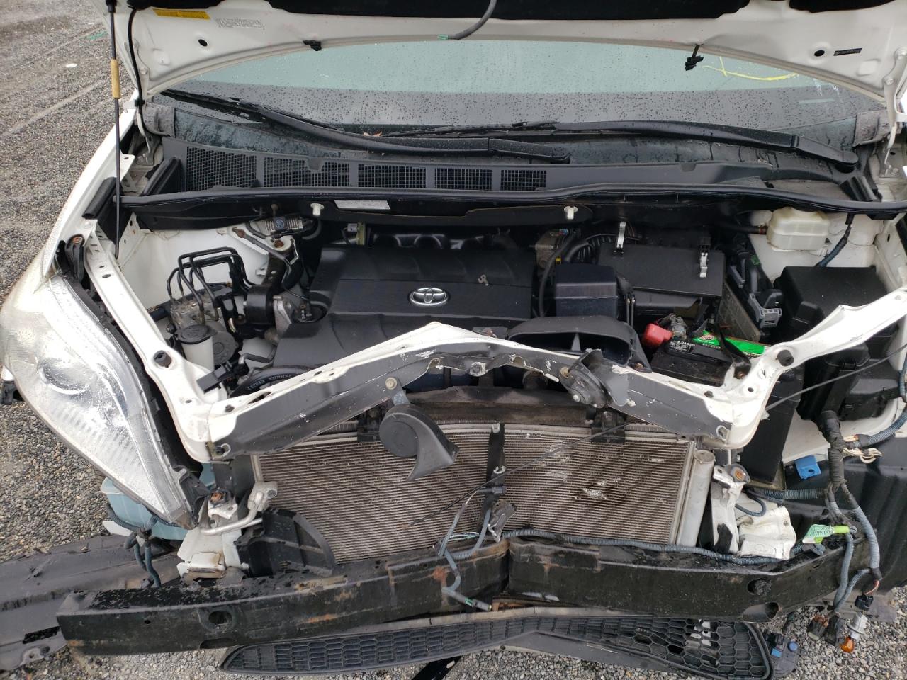 Photo 7 from auction – 2011 TOYOTA SIENNA XLE with VIN 5TDDK3DC8BS016903
