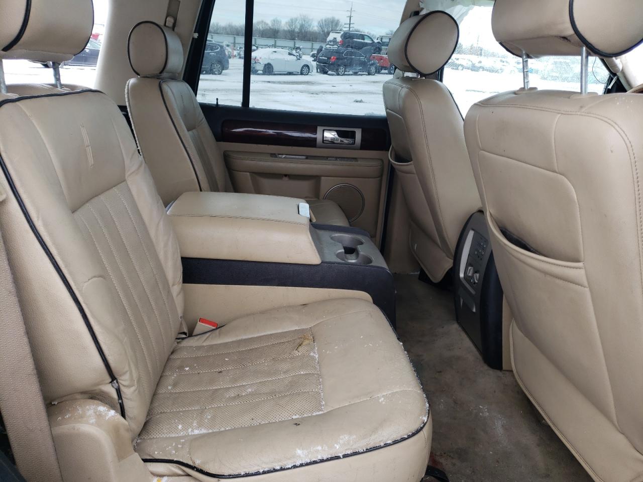 Photo 6 from auction – 2005 LINCOLN NAVIGATOR with VIN 5LMFU27505LJ20391