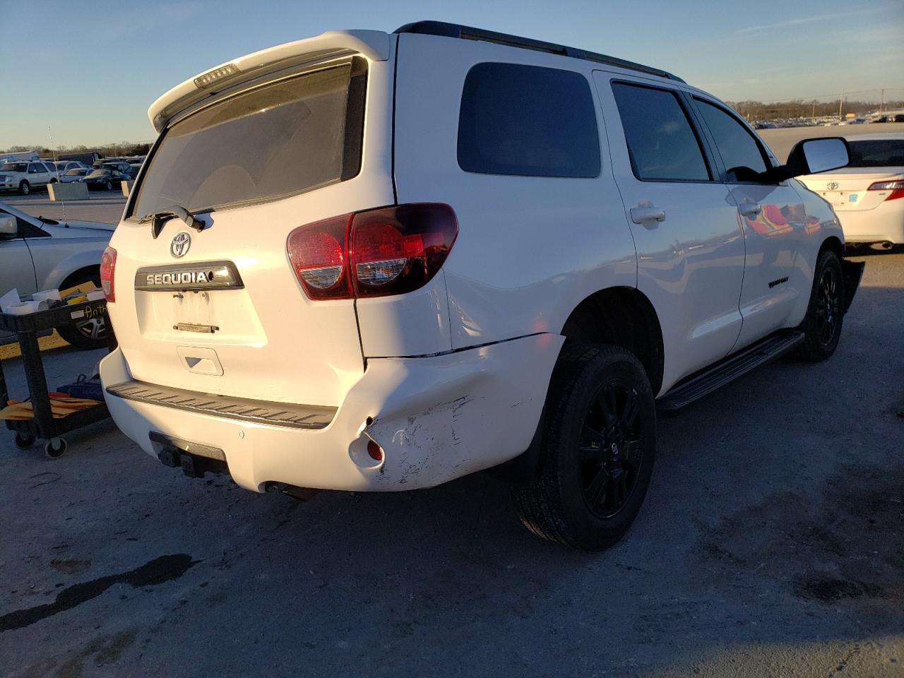 Photo 4 from auction – 2018 TOYOTA SEQUOIA SR with VIN 5TDBY5G12JS159839