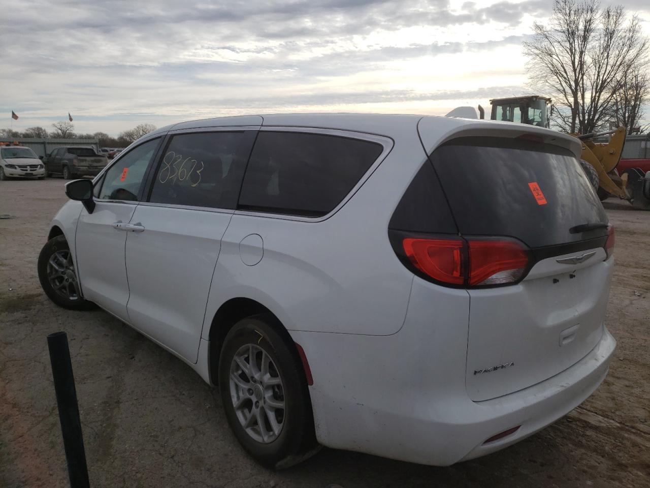 Photo 3 from auction – 2017 CHRYSLER PACIFICA L with VIN 2C4RC1CG0HR521332