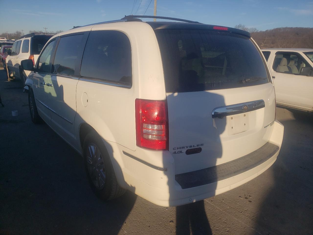Photo 3 from auction – 2010 CHRYSLER TOWN & COU with VIN 2A4RR6DXXAR143014