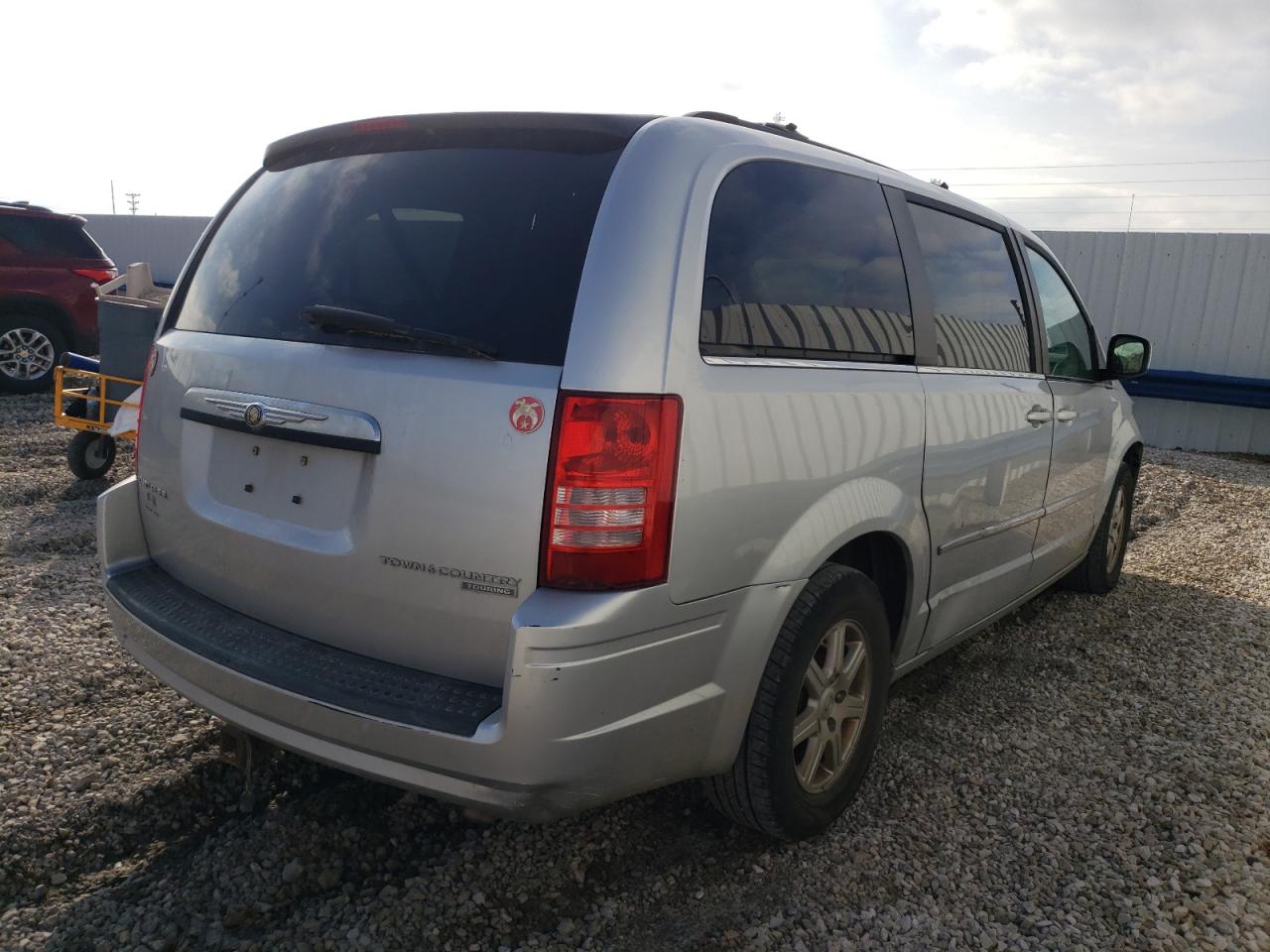 Photo 4 from auction – 2010 CHRYSLER TOWN & COU with VIN 2A4RR5D14AR102819