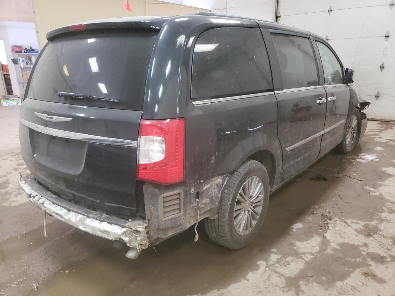 Photo 4 from auction – 2015 CHRYSLER TOWN & COU with VIN 2C4RC1CG8FR514237