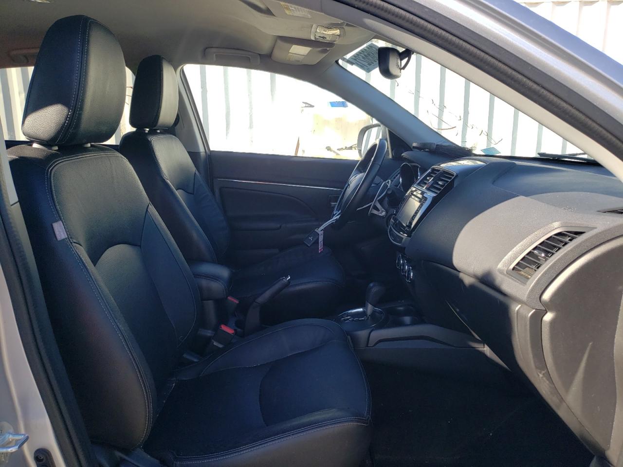 Photo 5 from auction – 2016 MITSUBISHI OUTLANDER with VIN JA4AR4AW9GZ050707