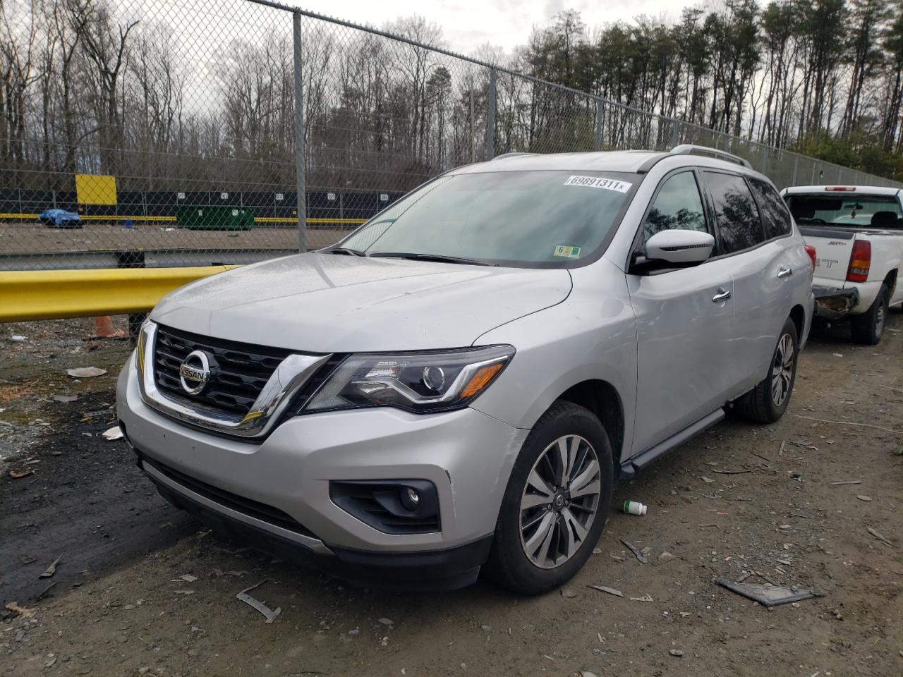 Photo 2 from auction – 2017 NISSAN PATHFINDER with VIN 5N1DR2MN9HC653022