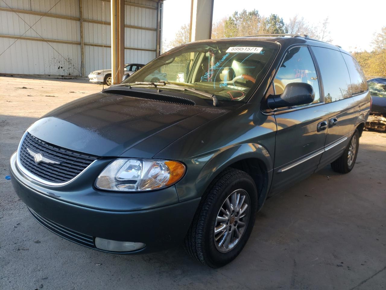 Photo 2 from auction – 2002 CHRYSLER TOWN & COU with VIN 2C8GP64L52R798049