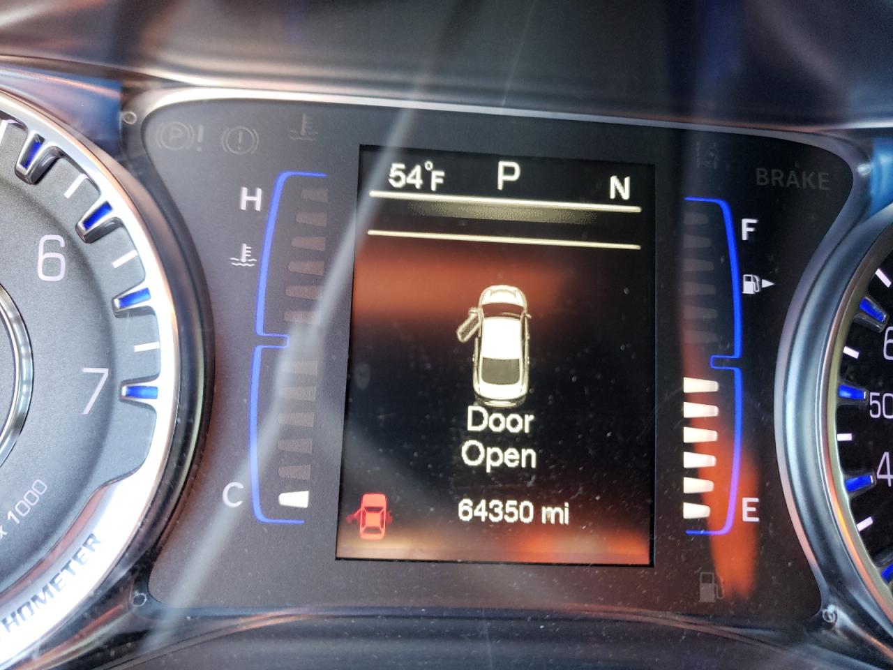 Photo 8 from auction – 2016 CHRYSLER 200 LIMITE with VIN 1C3CCCAB7GN146869