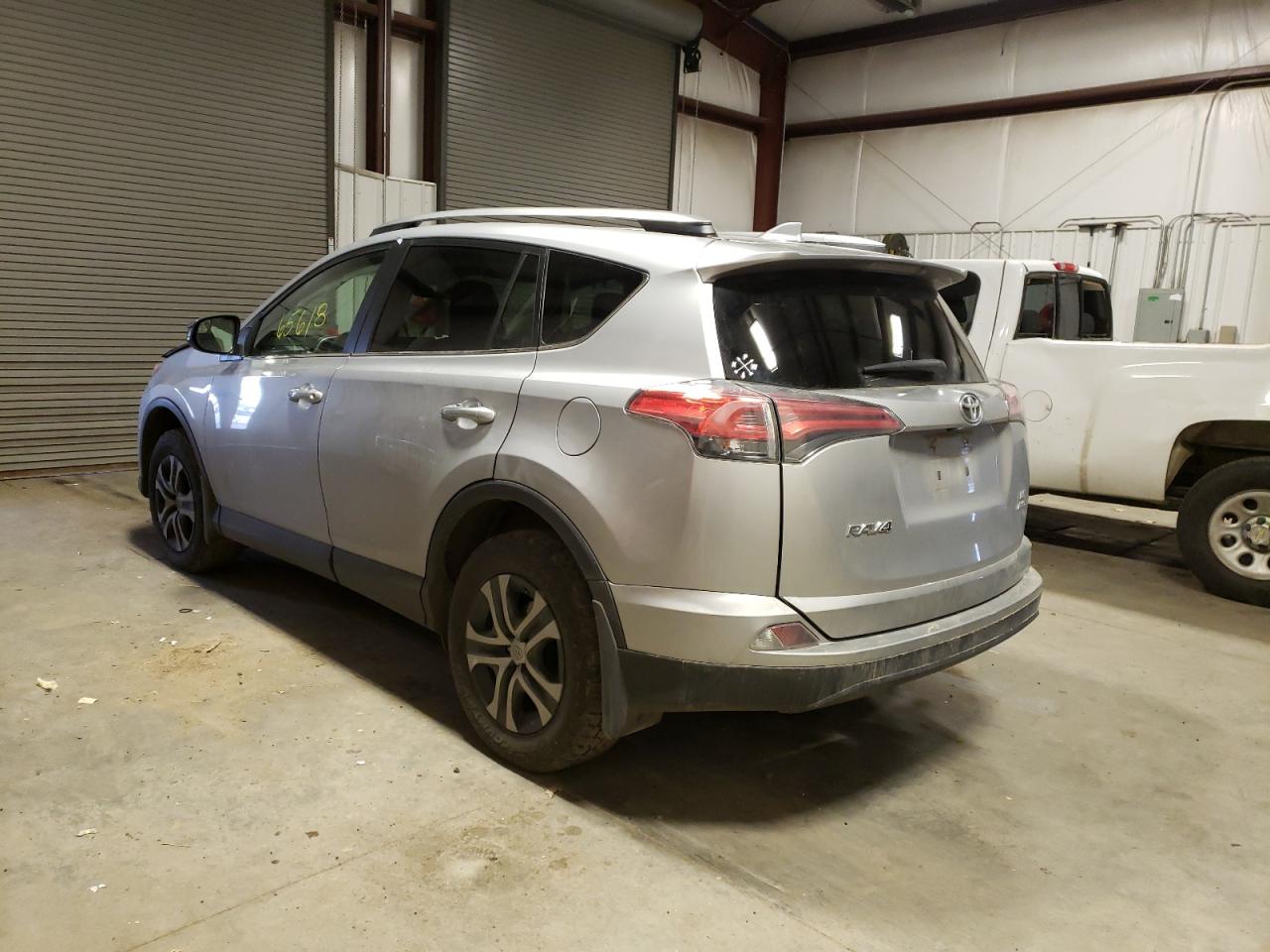 Photo 3 from auction – 2017 TOYOTA RAV4 LE with VIN 2T3BFREV1HW625689