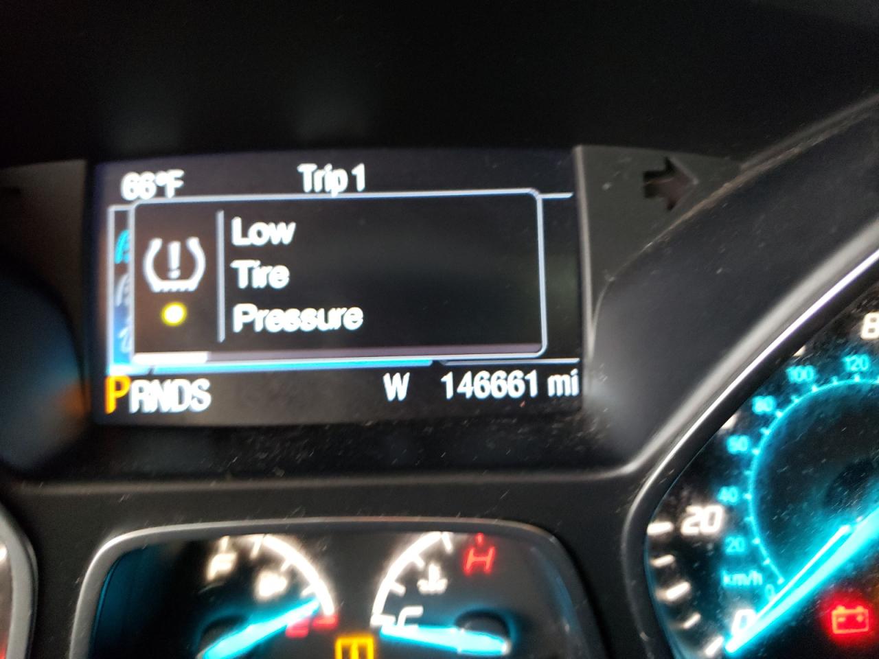 صورة رقم 8 من المزاد - 2013 FORD ESCAPE SE مع VIN 1FMCU0G92DUC99216
