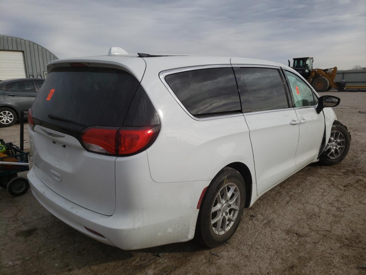 Photo 4 from auction – 2017 CHRYSLER PACIFICA L with VIN 2C4RC1CG0HR521332