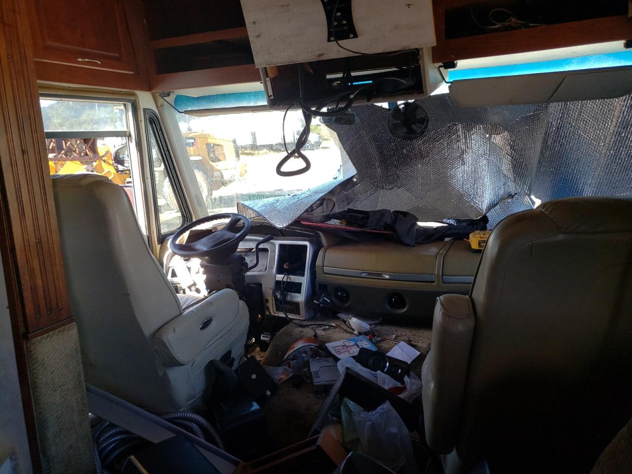 Photo 5 from auction – 2002 FLEE RV with VIN 5B4MP67G723338425