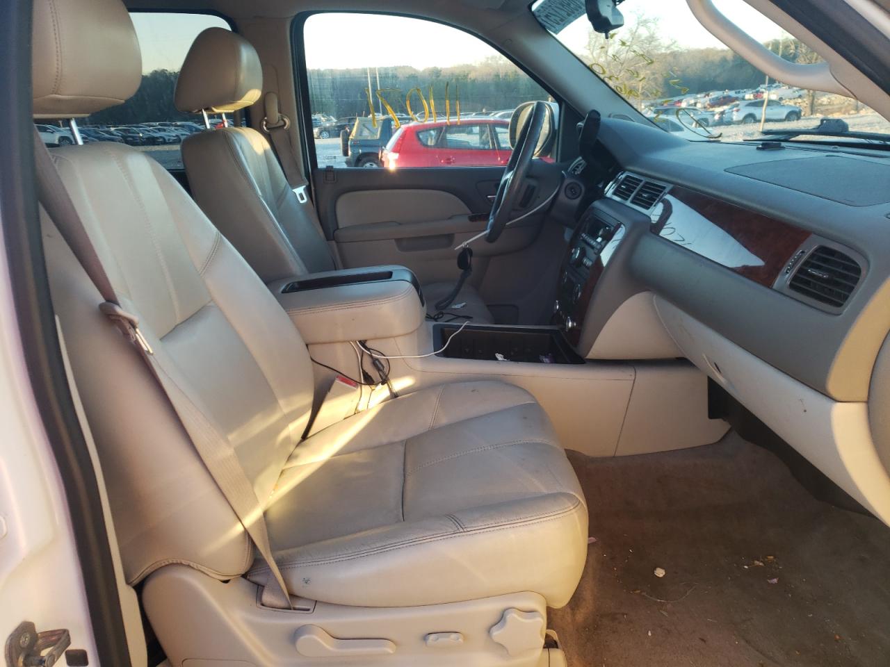 Photo 5 from auction – 2013 CHEVROLET SUBURBAN C with VIN 1GNSCJE02DR369630