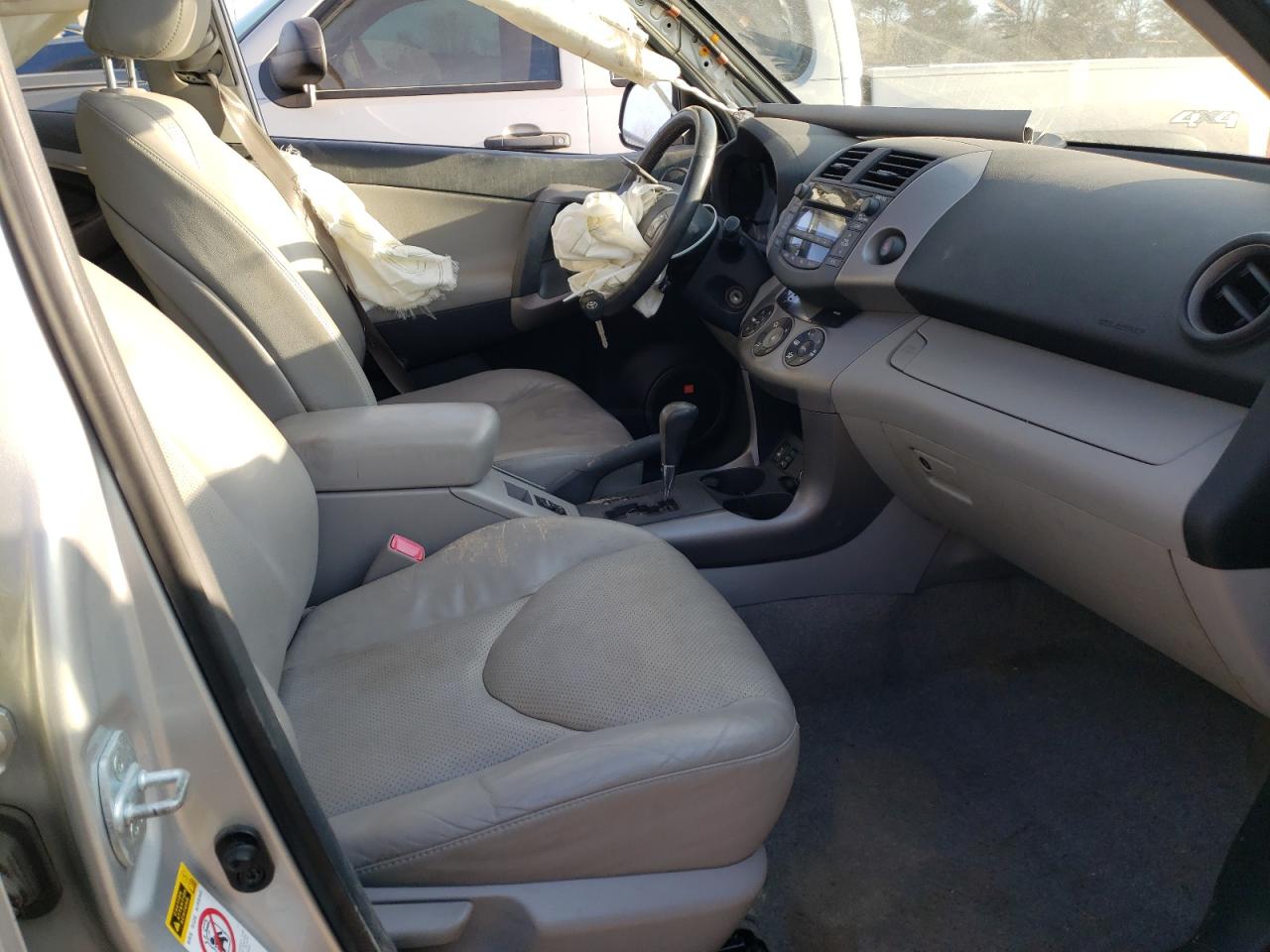 Photo 5 from auction – 2008 TOYOTA RAV4 LIMIT with VIN JTMBK31V685049944