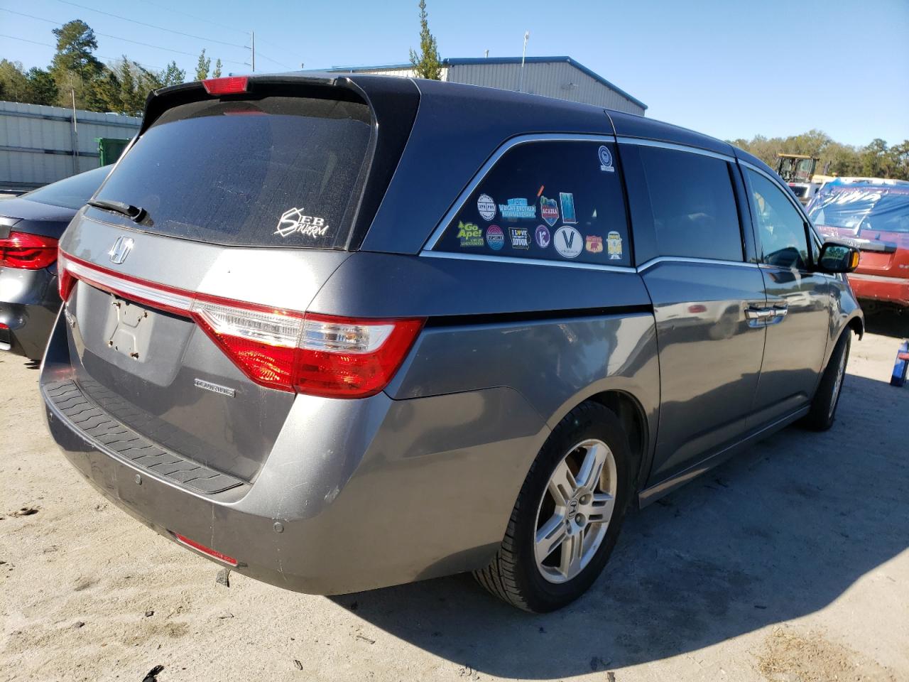 Photo 4 from auction – 2011 HONDA ODYSSEY TO with VIN 5FNRL5H94BB009741
