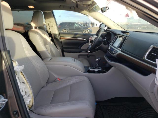 Photo 5 from auction – 2016 TOYOTA HIGHLANDER with VIN 5TDYKRFH9GS137380