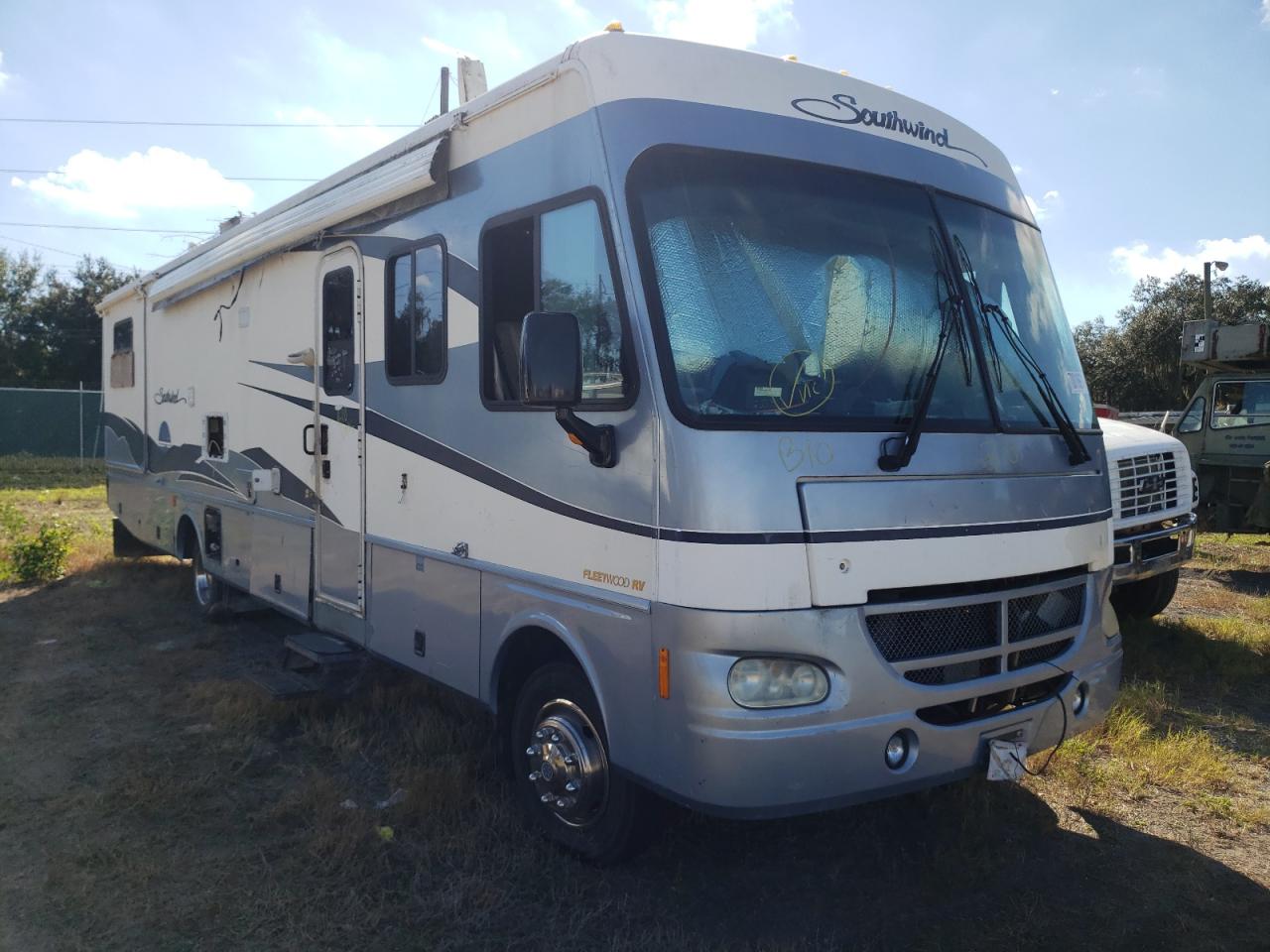 FLEE RV 2002 with VIN 5B4MP67G723338425 - Photo from auction