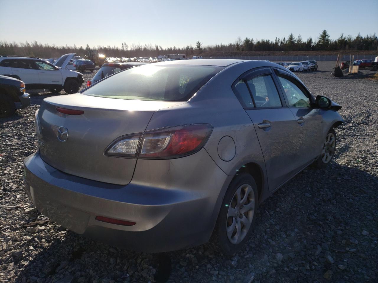 Photo 4 from auction – 2013 MAZDA 3 I with VIN JM1BL1UF4D1716131