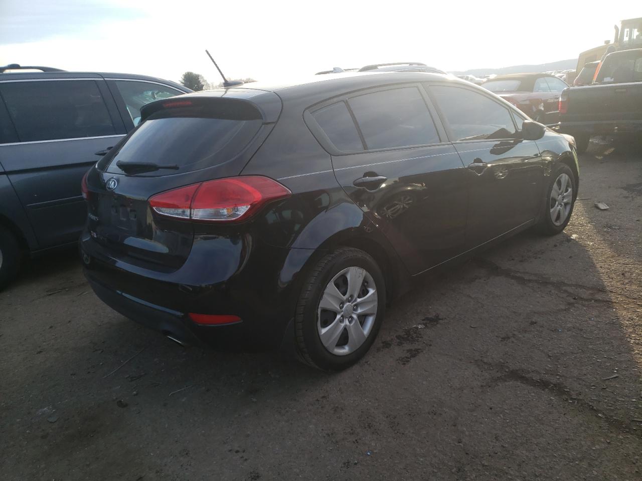 Photo 4 from auction – 2016 KIA FORTE LX with VIN KNAFK5A88G5636004