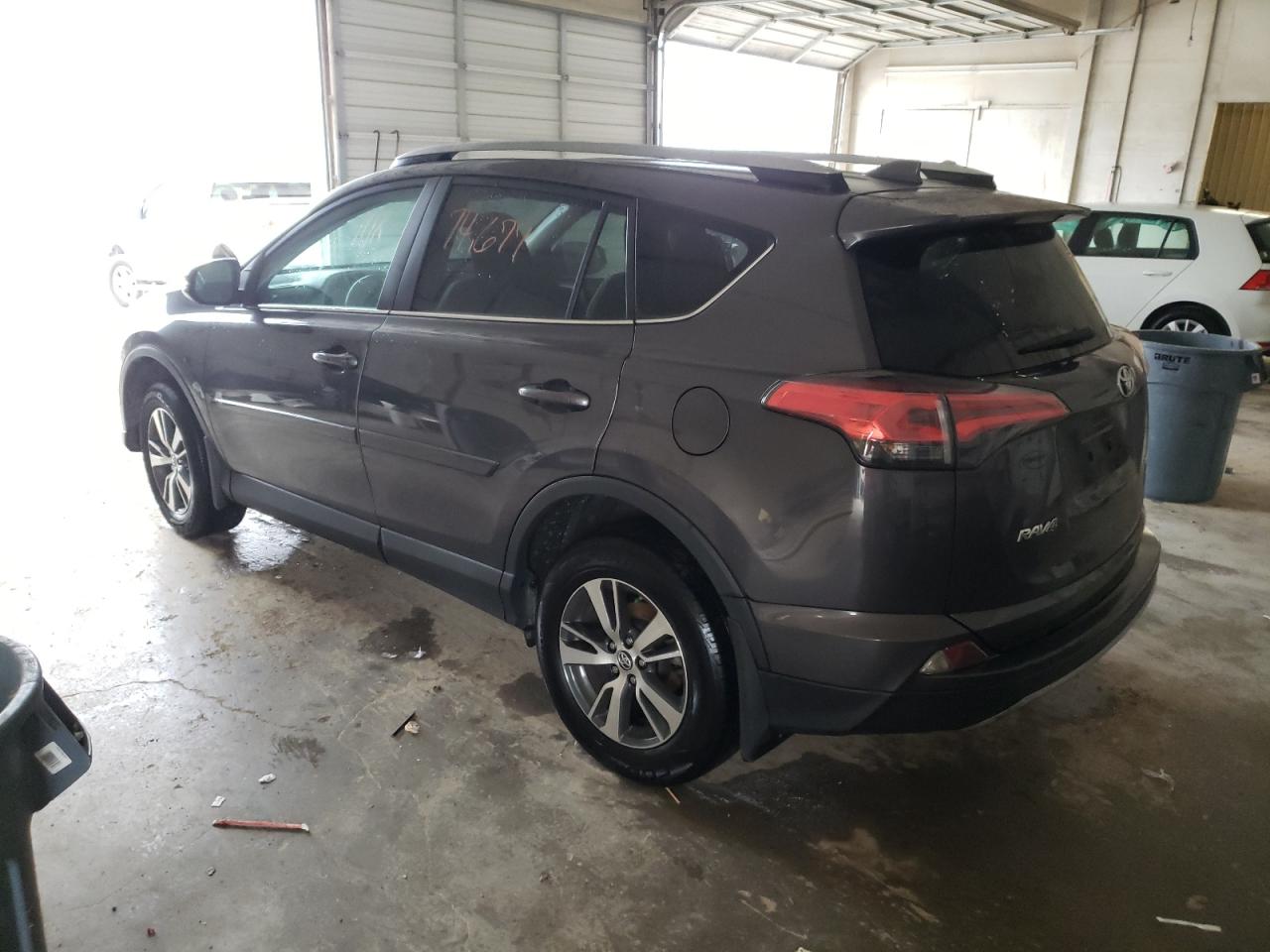 Photo 3 from auction – 2017 TOYOTA RAV4 XLE with VIN 2T3WFREV0HW404537