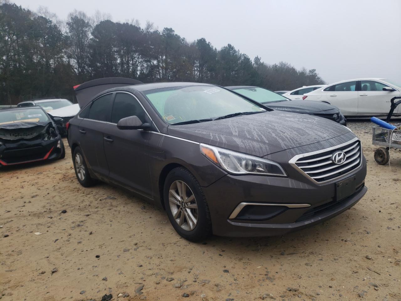 HYUNDAI SONATA SE 2017 with VIN 5NPE24AF4HH456723 - Photo from auction