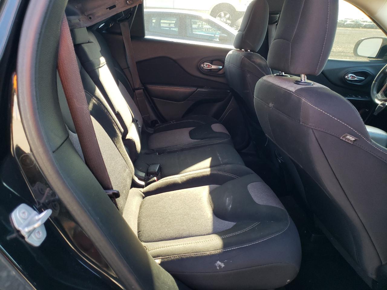 Photo 6 from auction – 2015 JEEP CHEROKEE S with VIN 1C4PJLAB4FW731923