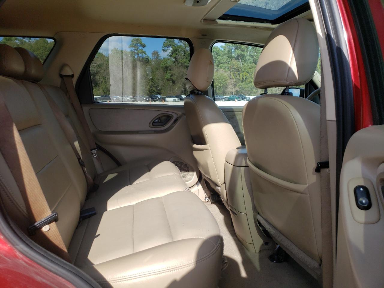 Photo 6 from auction – 2005 FORD ESCAPE XLT with VIN 1FMCU03125KA92631