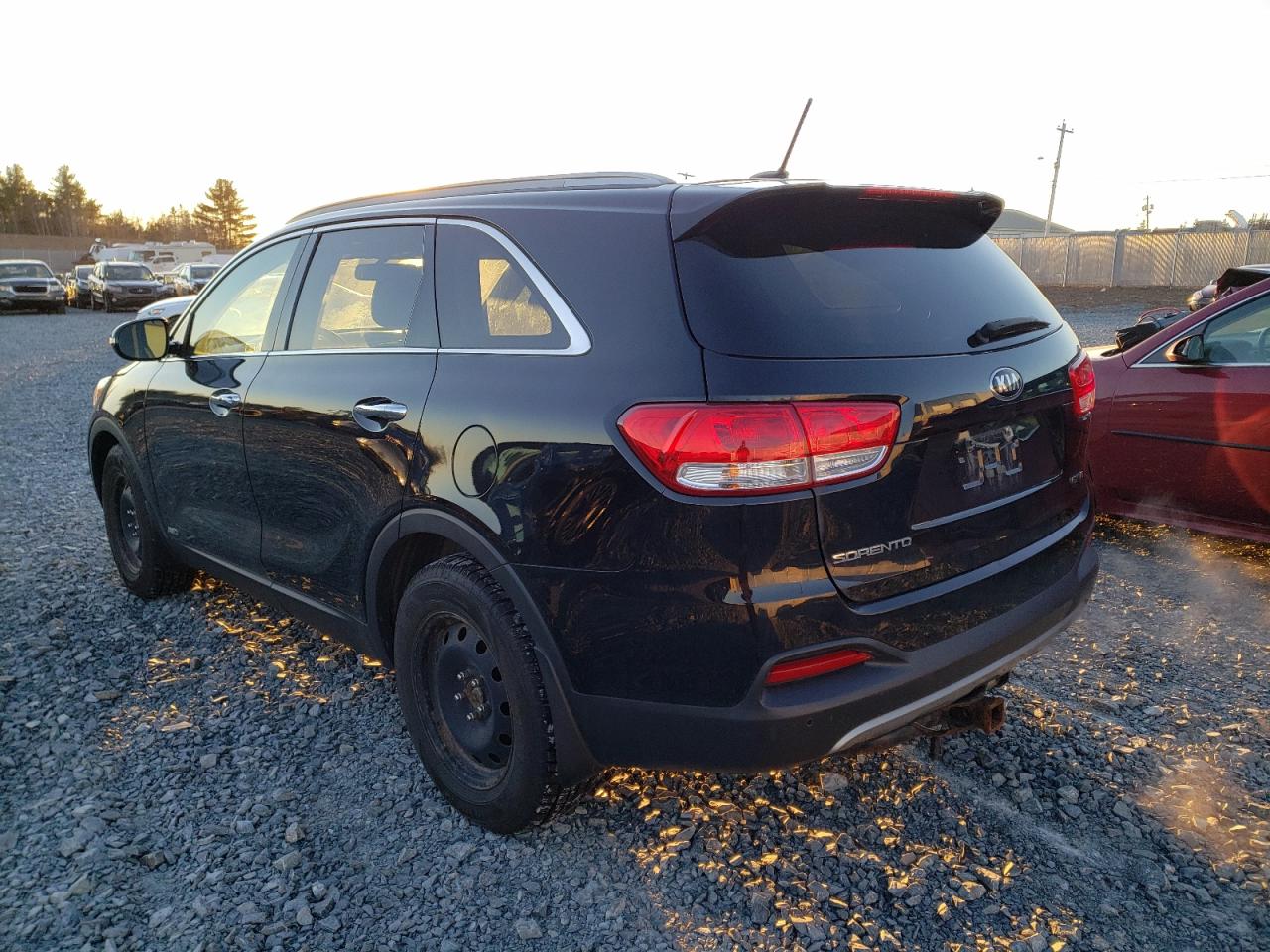 Photo 3 from auction – 2016 KIA SORENTO EX with VIN 5XYPHDA52GG091107
